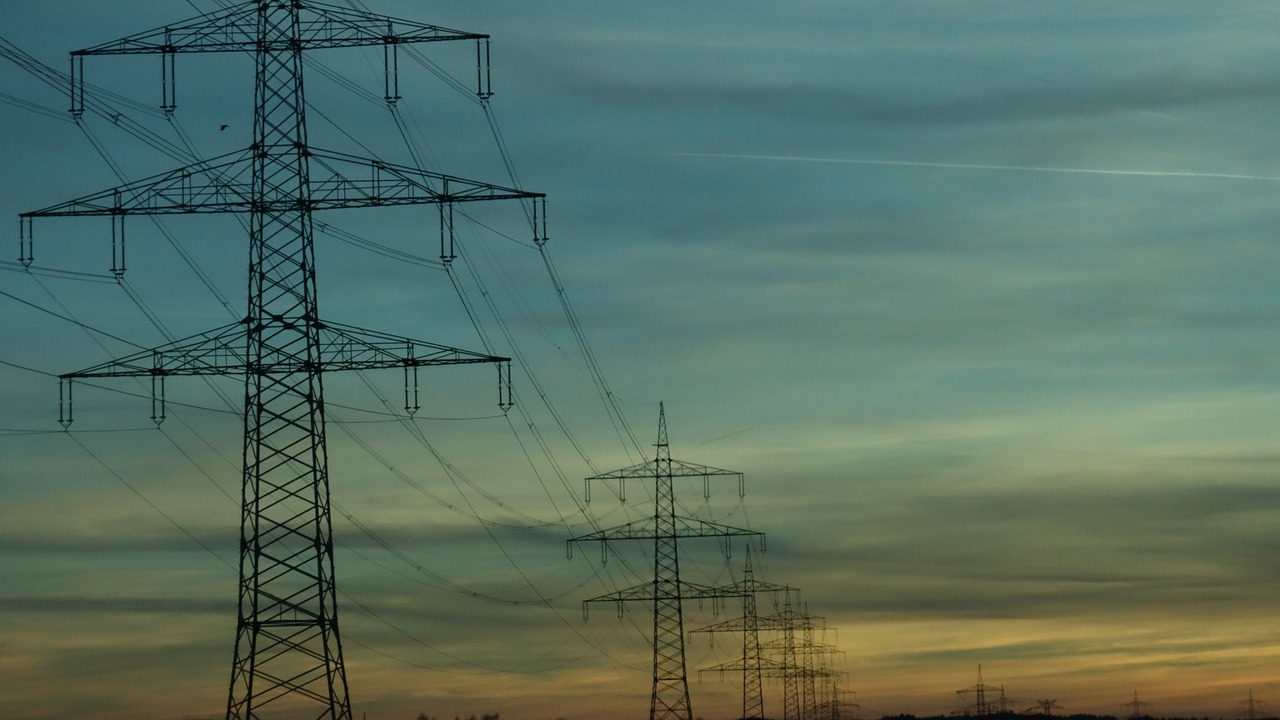 Electricity pylons for a Net Zero grid